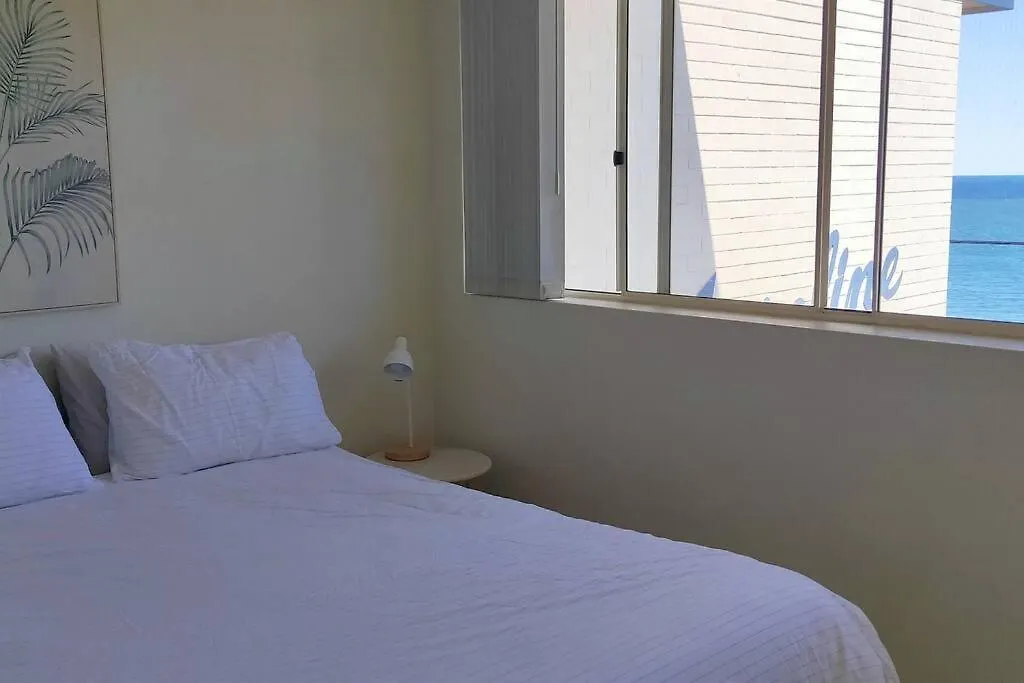 Perched Above The Waves At Kings Beach Apartment Caloundra 0*,